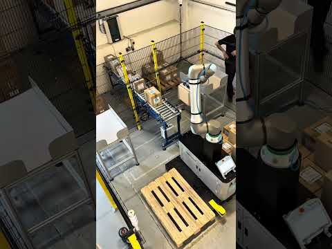 The UR20 Palletiser in Action