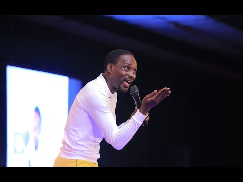 Mc Mariachi Yasesa abantu mu show eno  nebakaaba amaziga era yalondebwa nga comedy show ekyasinze