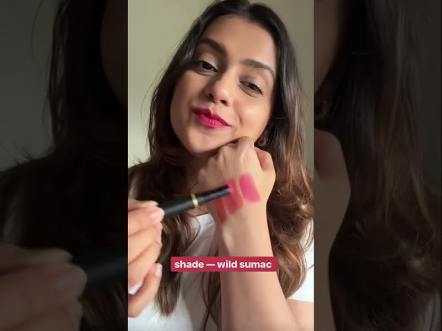 Vídeo relacionado con MAC, Lápiz labial en polvo Kiss Velvet Blur Slim Stick - Wild Sumac 2 GM/.198.4 g