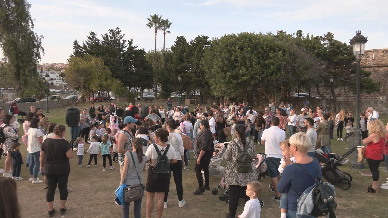 «Diviértete en los Parques» contó este viernes con Micky y Minnie