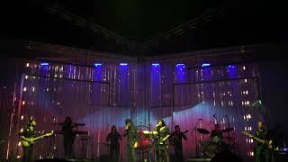 Rue Vieille Du Temple - Mon Laferte y León Larregui (Teatro Metropólitan, CDMX en 2016)