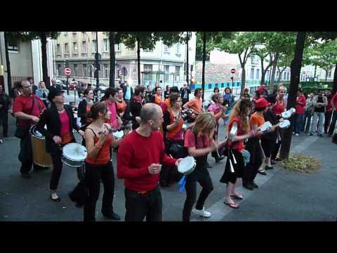 ENS'batucada présente ses ateliers avancés  à la fête de la Musique 2012, Paris.