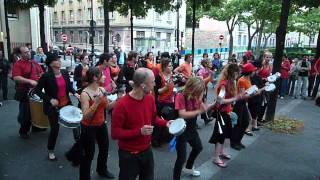 ENS'batucada présente ses ateliers avancés  à la fête de la Musique 2012, Paris.