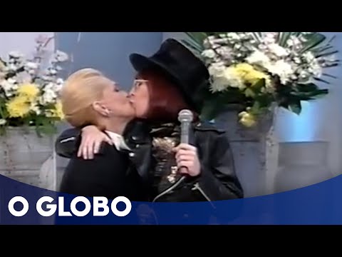 Rita Lee deu o primeiro ‘selinho da Hebe’, marca registrada da apresentadora