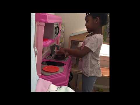 Kids playing in the Kitchen Cailyn & Carleigh!!