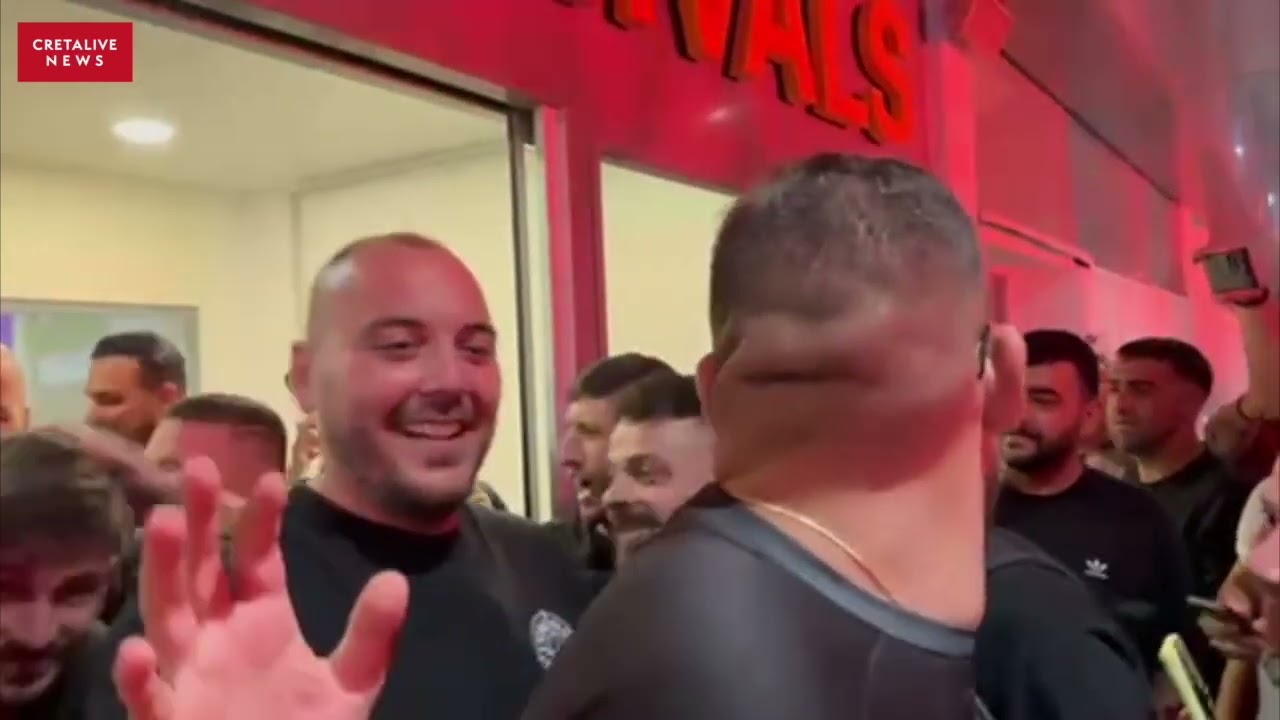 ΟΦΗ: Αποθεωτική υποδοχή και τρέλα στο αεροδρόμιο για τους θριαμβευτές του Φαλήρου!