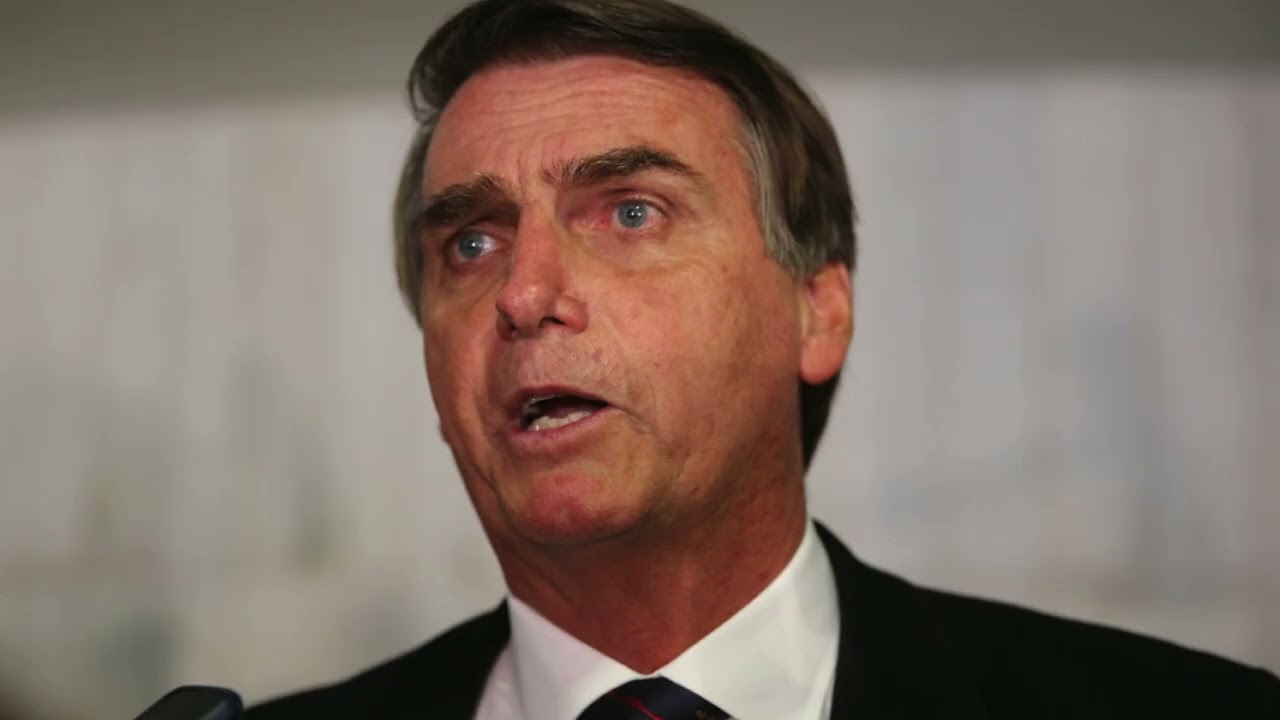 Jair Bolsonaro guardava fuzis e pistolas nos cofres do Alvorada