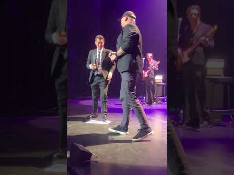 A Toi par Julien Dassin et Garou sur la scène de Sherbrooke (Canada)