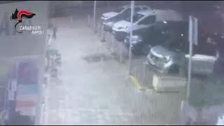 Il video choc del tentativo di rapimento di un bambino a Caivano