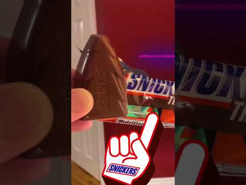 Snickers Actually Knows What A Tree Looks Like 🍫 🎄 #shorts #food #snickers