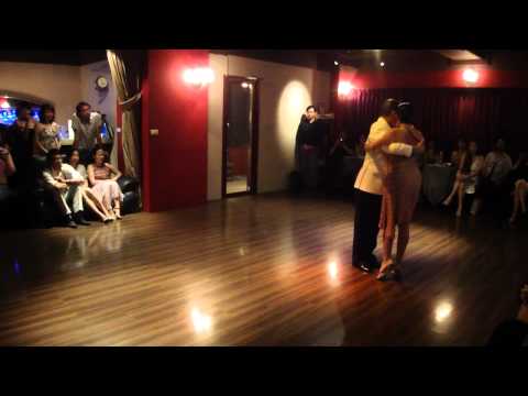  Sebastian Missé  and  Andrea Reyero  are  dancing  to  a  tango