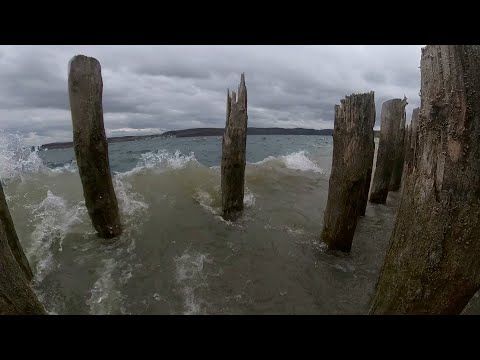 Stürmischer Wind und Wellengang in Überlingen - Bodensee 7.4.2022