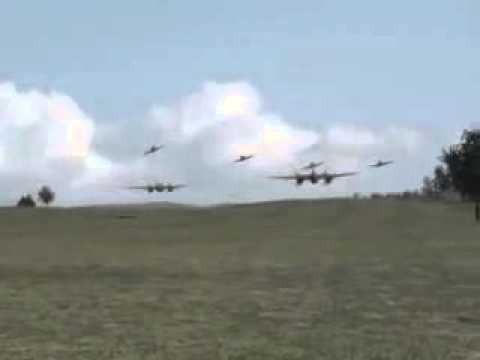 Rolls Royce Merlins In Action - De Havilland DH.98 Mosquito & Spitfire Beat Up