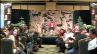 2009 Creation Twilight Convention: Kellan Lutz Runs into Crowd with Peter Facinelli on his Back!