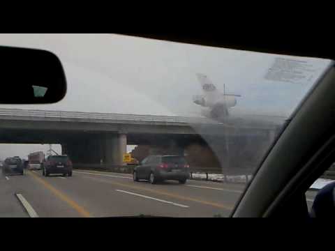 Flugzeug auf Brücke über A14 - Flughafen Halle Leipzig