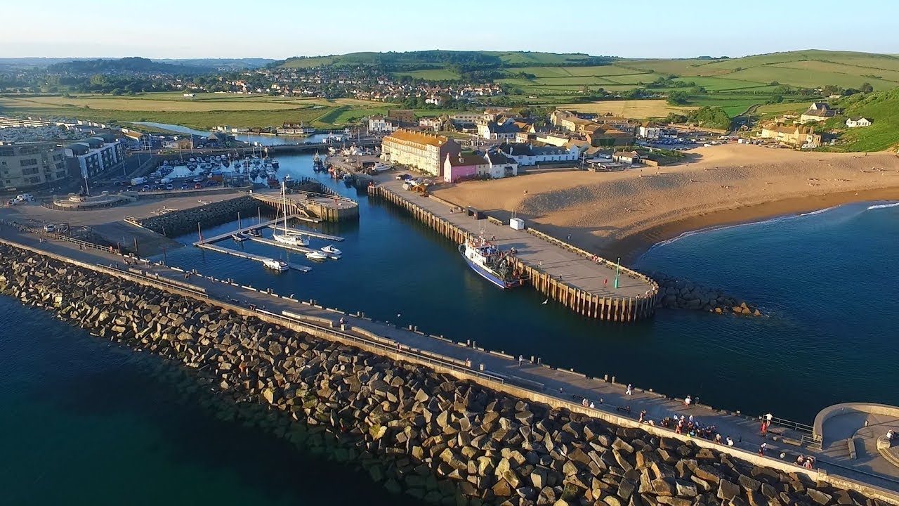 Live webcam view of West Bay Beach & East Cliff