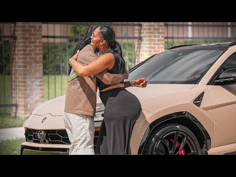 SHE'S 60 BUT SHE'S SO BEAUTIFUL 😍 ❤️. #golddiggerprank #loyaltytest