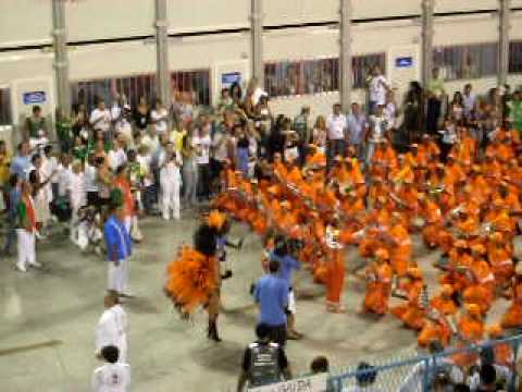 Bateria da Grande Rio no esquenta carnaval 2010