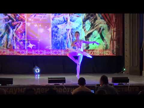 Emili Ilieva - (age 11) Medora variation from Le Corsaire (act2)