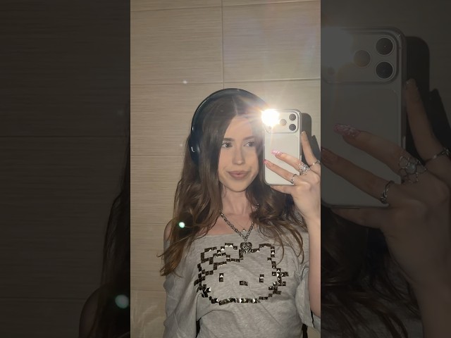 Vídeo relacionado con Hello Kitty - Camiseta con diseño de Lazo Rosa (Delantera y Trasera) Camiseta
