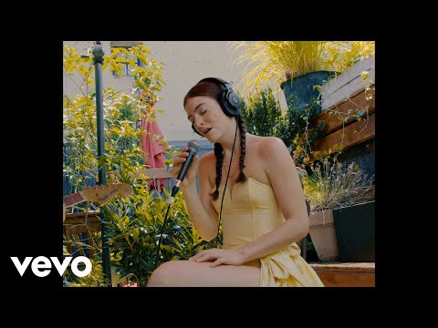 Lorde - Stoned at the Nail Salon (Rooftop Performance)