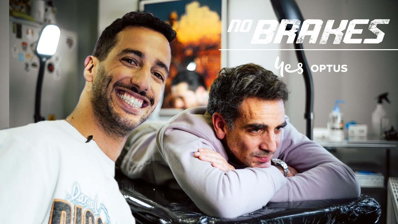 Heerlijke beelden: Ricciardo laat Abiteboul zijn eerste tattoo zetten