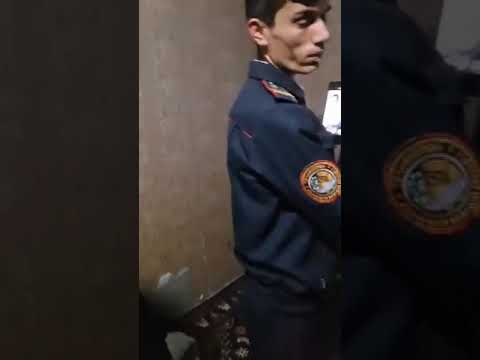 срочна шармандаги зани тоҷик дар зино қапидан😱😱😱