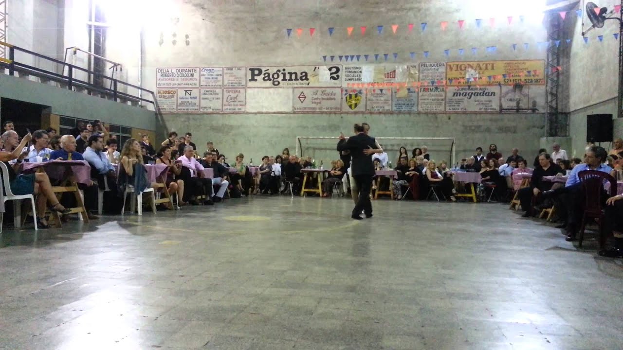 Ricardo Viqueira y María Plazaola bailan "Temo" en La Milonga del Morán