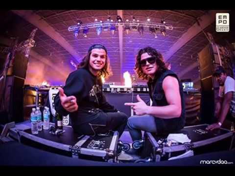 DVBBS, Martin Garrix and Sander van Doorn- Gold skies