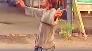 Download lagu Video orang gila joget santuy😂😂😂.aslii ngakakk cocok buat story wa🤣🤣🤣 mp3