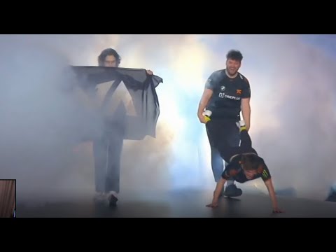 Shroud react to funny V1 vs FNATIC entry - VCT Masters