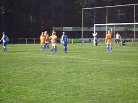 onstwedderboys scoort laatste doelpunt van de wedstrijd.