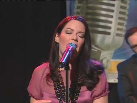 Emilie-Claire Barlow / All I Do Is Dream Of You / Canada AM