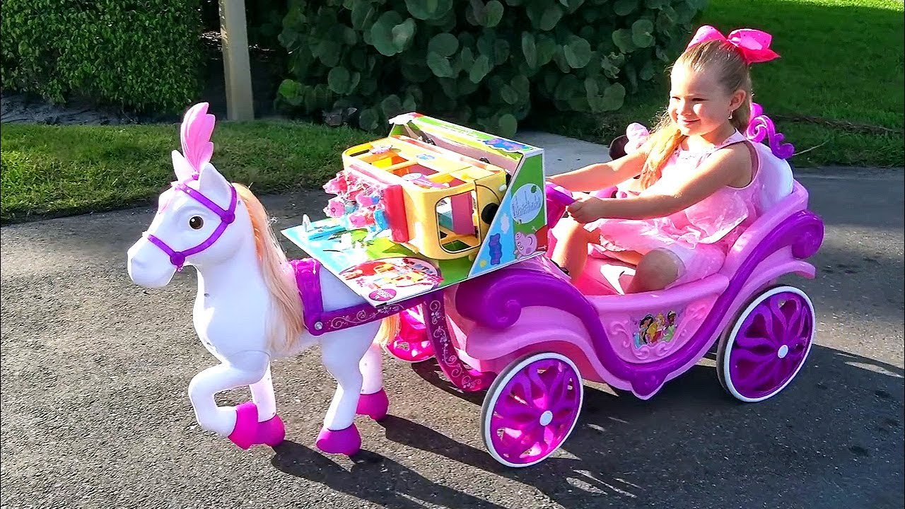 Diana và Roma đang tìm kiếm đồ chơi