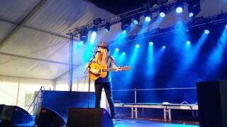 Stu Larsen - Aeroplanes   live @ Qstock 29.7.2017