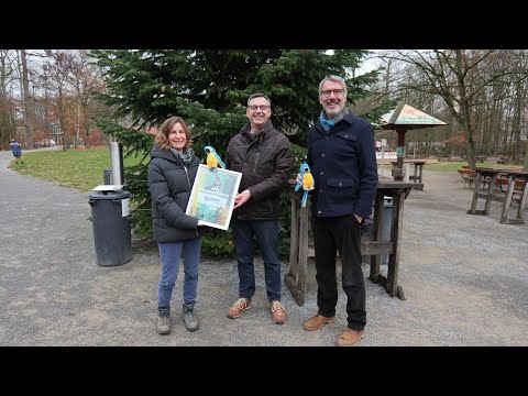A €25,000 donation for the wildlife park from the company Bechert Schweinfurt