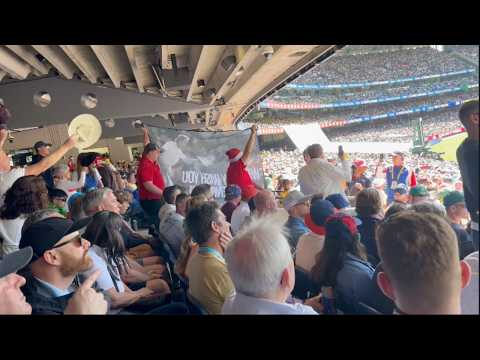 Barmy Army | Barmy Army Tip their hats to Shane Warne | MCG | Boxing Day Test | The Ashes | Day 1