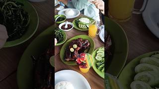 Download lagu Suporter tim voly isi tenaga sebelum final mp3