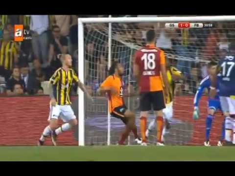 Podolski'den kupa finalinde kafa golü