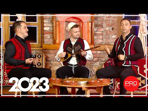 Astrit & Feduard Zikolli - Mos e harro vlla Nanën (4K)