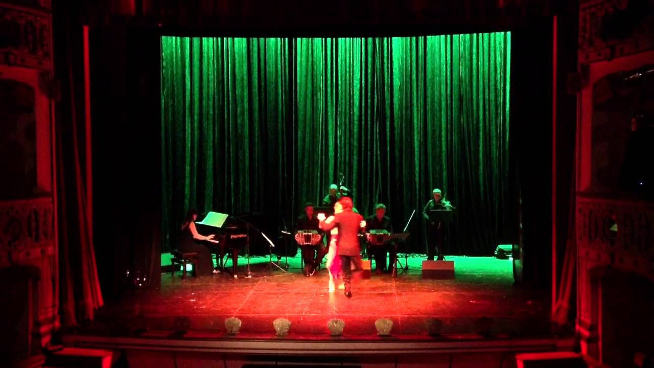 A los Amigos. Mariela Roces y Adriano Mauriello