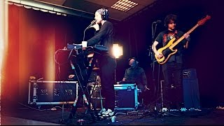 POLICA : &quot;Smug&quot; - Alternate version on PURE