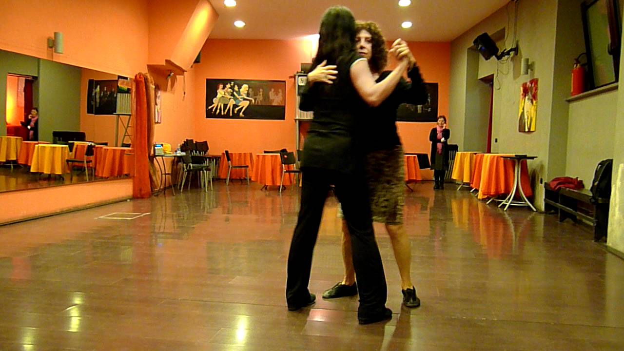 Video thumbnail for Susana Miller, dal corso di tango al Salon Baires di Napoli (23 ottobre 2011)