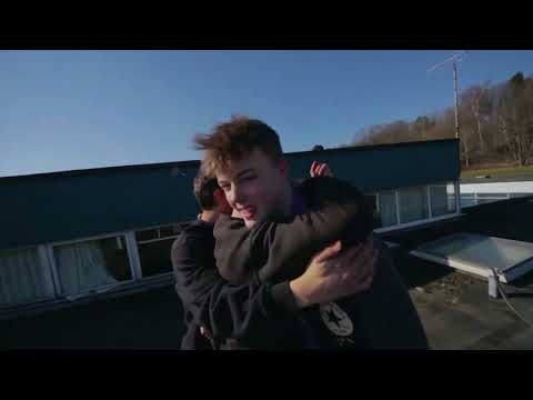 Εκτροχιασμένοι trailer