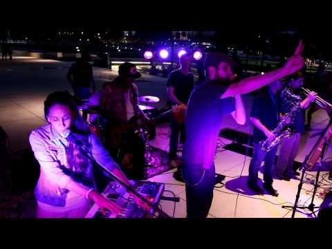 Breakdown ft. Monica Delgado & Gwan Massive-She Sits Alone(Live-HD)