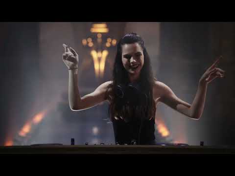 Amber Broos l Adscendo, a Digital Introduction