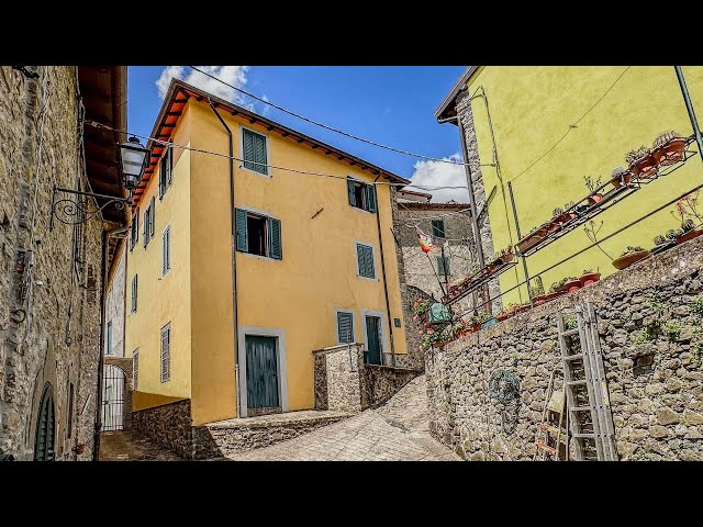 LA PIAZZETTA - Stone house with private courtyard & panoramic view - Casa in pietra con panorama.