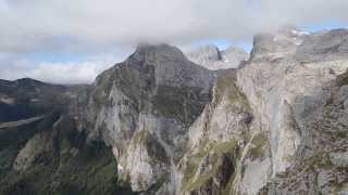 preview picture of video 'Fuente De, Cantabria - panoramic view'