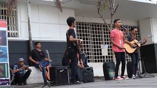Download lagu Fourtwnty - zona nyaman cover pengamen kota mp3 Download lagu Fourtwnty - zona nyaman cover pengamen kota mp3
