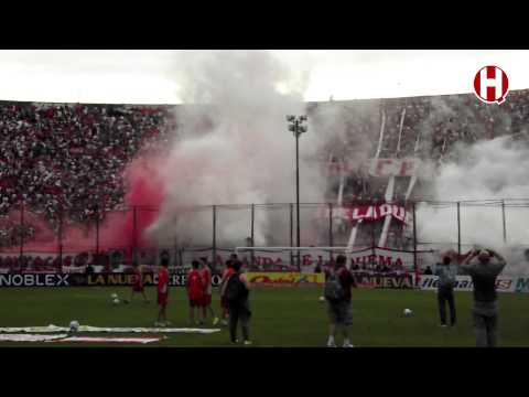 "Recibimiento - Huracán 4 - Independiente Riv 0 - Quemerizados" Barra: La Banda de la Quema • Club: Huracán
